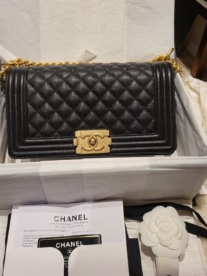 Chanel boy10 carver GHW. holo28 in black