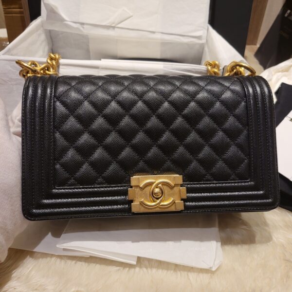 Chanel boy10 carver GHW. holo28 in black