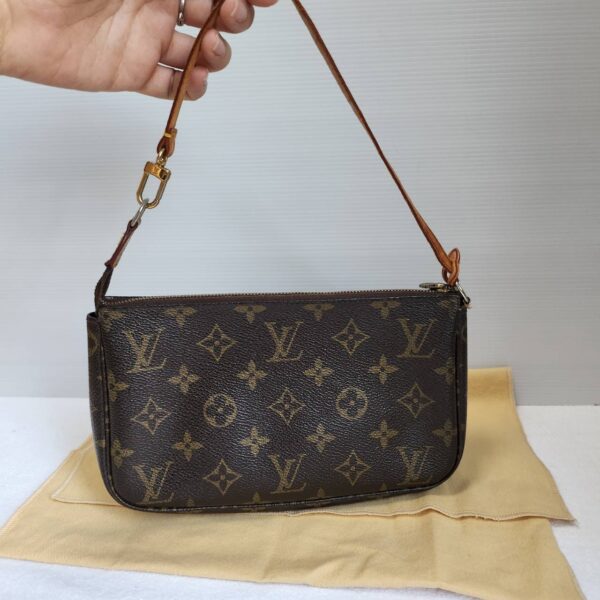 LV Pochette dc04