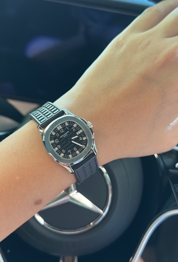 Used Patek Aquanaut 4960 - Image 2