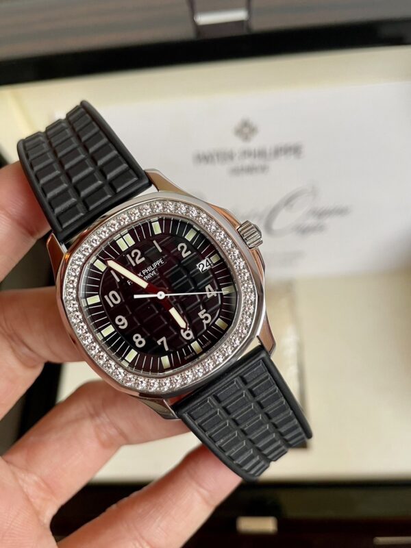 Used Patek Philippe 5067A-001 Aquanaut Diamond ปี2012 - Image 2