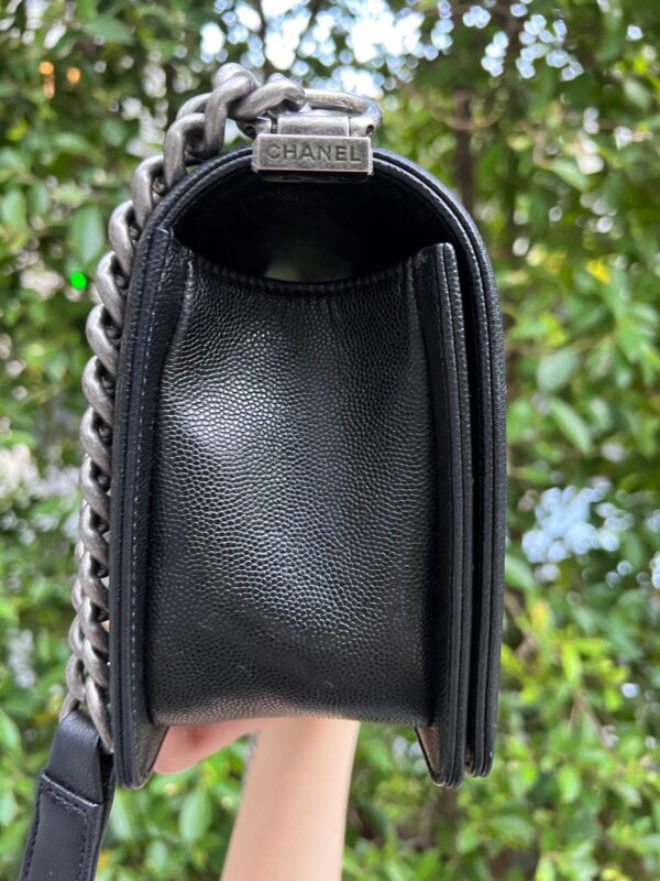 🔥Rare🔥Chanel Boy10 in Chevron in black Caviar holo24 - Image 4