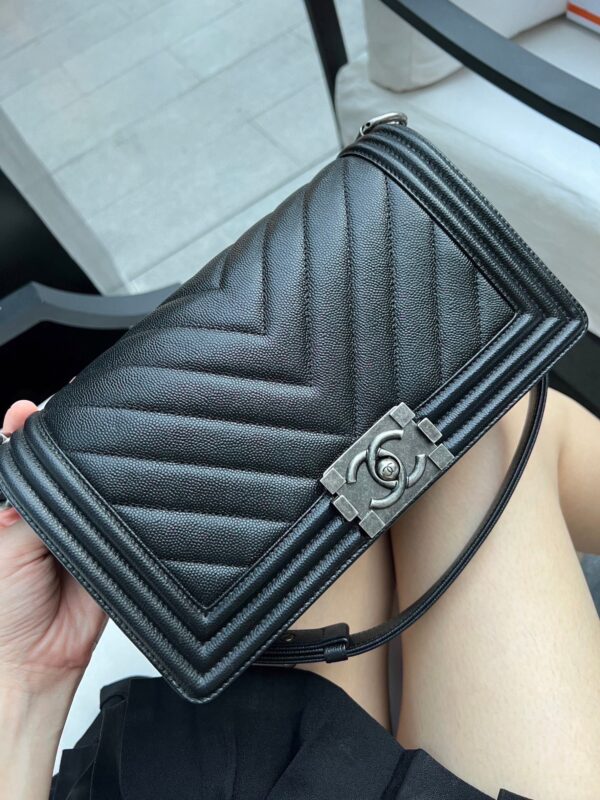 🔥Rare🔥Chanel Boy10 in Chevron in black Caviar holo24 - Image 2