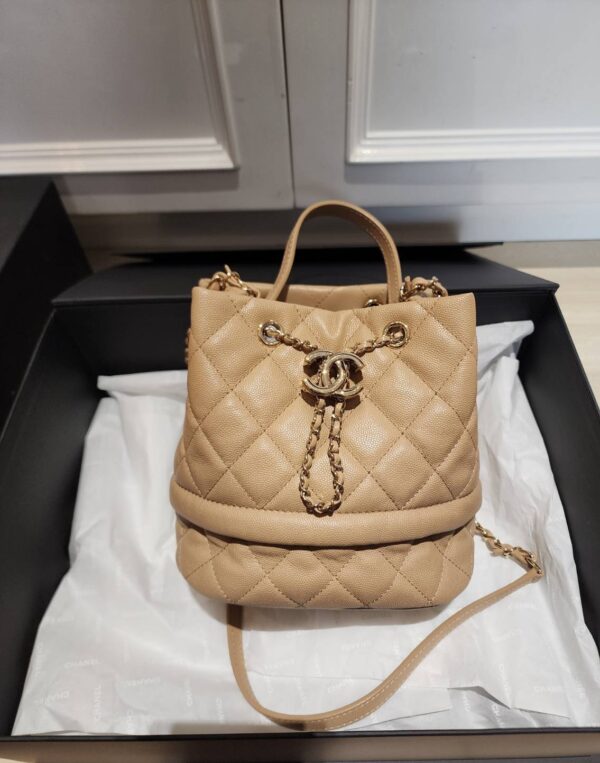Like new Chanel Drawstring Holo 28