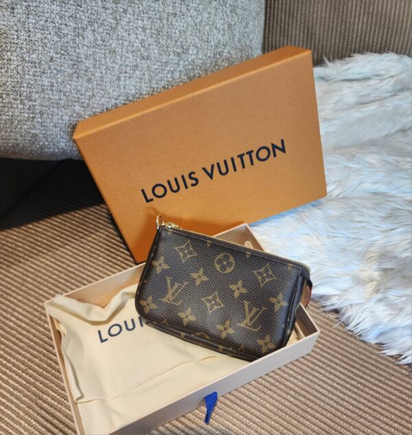 New LV Mini Pochette