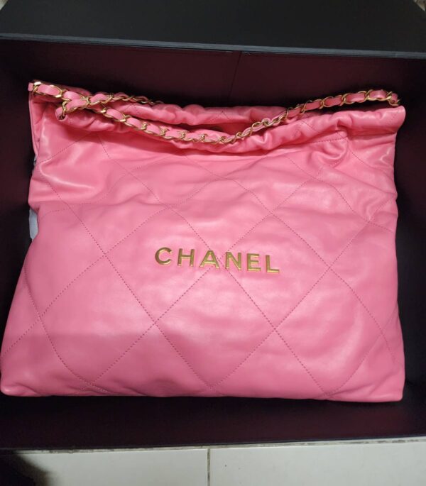 Like new Chanel 22 medium size