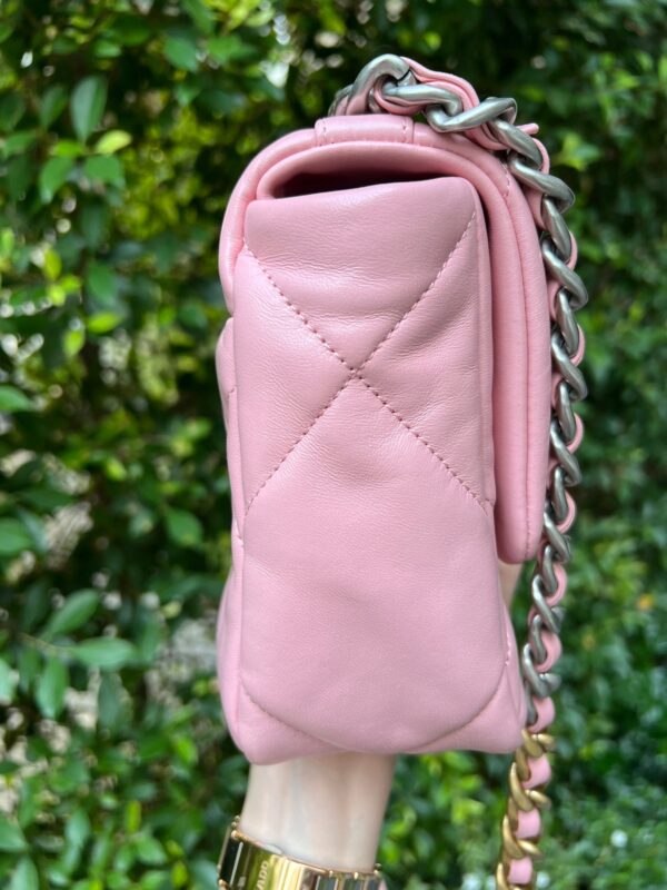 💕Like new💕Chanel 19 size 26 in Pink Microchip (22c) - Image 3