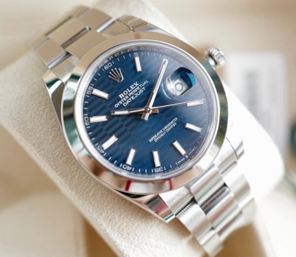 New Rolex DATEJUST Oyster Blue Motif Dial 41 mm. Ref. 126300