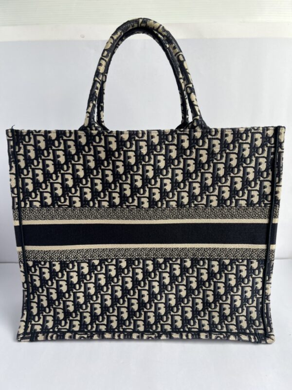 Used very good dior book tote size large y2019 - Image 5