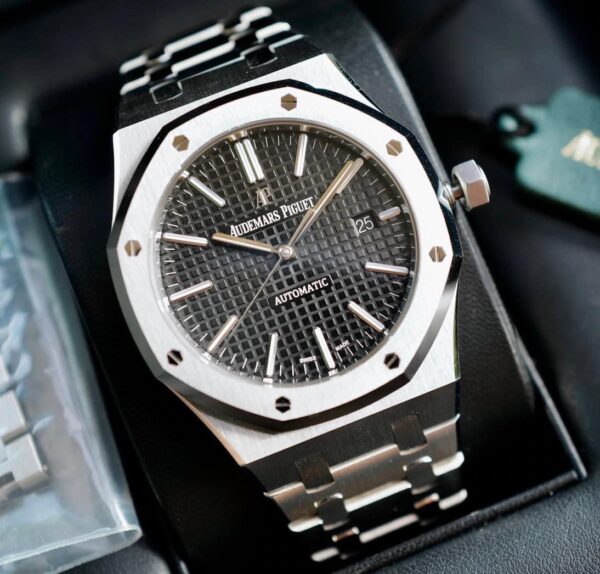 Used AP[ Audemars Piguet ] “ROYAL OAK” 15400ST Black Dial 41 mm.(ปี 2015)