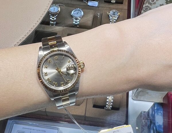 Used Rolex datejust Lady 26 mm.หน้าเทาโรมัน ขอบหยัก