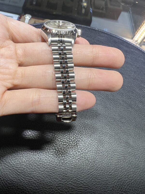 Used Rolex Datejust lady Size 26 mm.Ref .79174 หน้าเงินหลักเพชร - Image 3