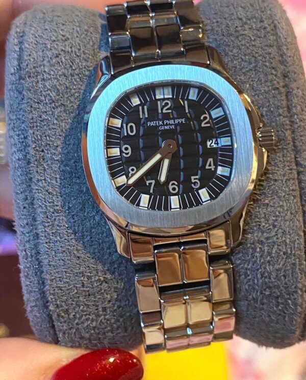 Used Patek Philippe Aquanaut Lady 4960 Rare stainless steel !! - Image 2