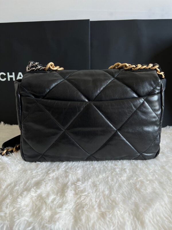Like new Chanel 19 GHW size 30 holo29 goat skin - Image 5