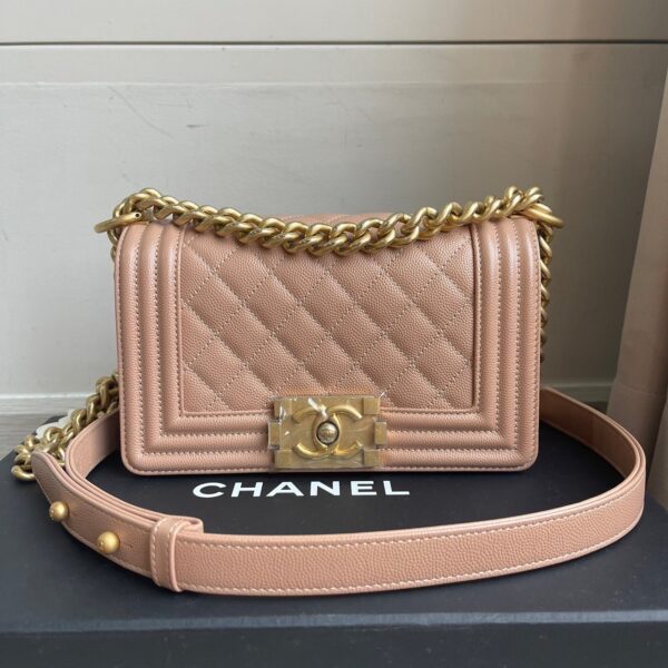 Used very like new chanel boy8 holo26 GHW