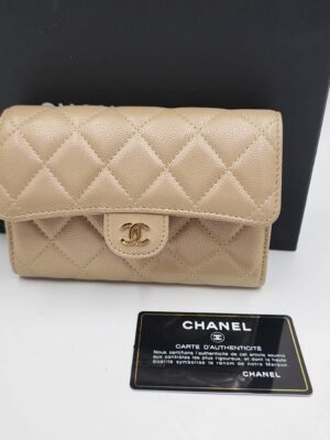 Used like new chanel tri fold size:medium lghw holo31