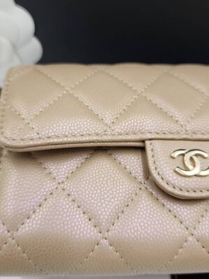 Used like new chanel tri fold size:medium lghw holo31