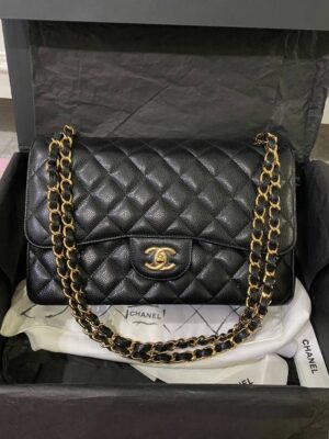 Used very like new chanel classic jumbo GHW holo29