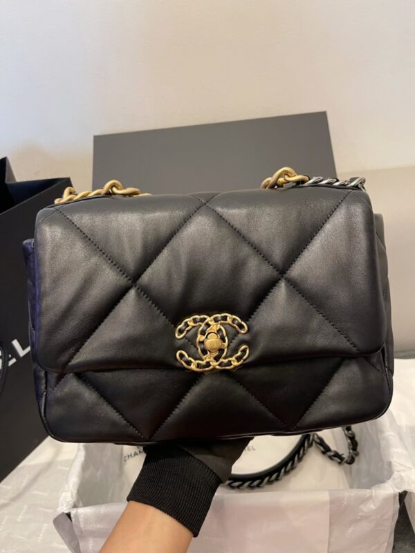 Chanel 19
