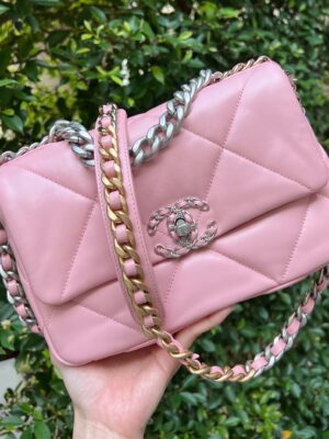 💕Like new💕Chanel 19 size26 in pink microchip (22c)