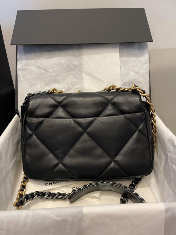 Chanel 19