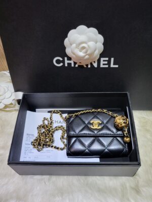 Like new card holder w adjustable chain ghw holo32 in black