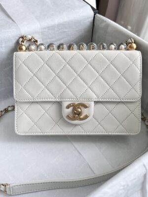 Good condition chanel flap bag white goatskin holo30