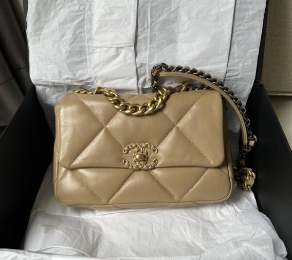 Chanel 19