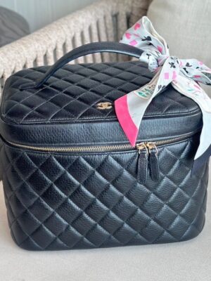 Like new CC Cosmetic Bag Calfskin holo25