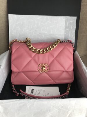 Like new Chanel 19 size 30 microchip