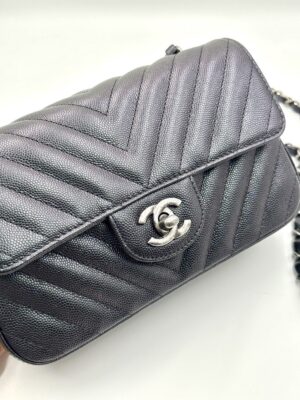 Like New Chanel Mini 8 Chevron Caviar Holo 24 สีดำ
