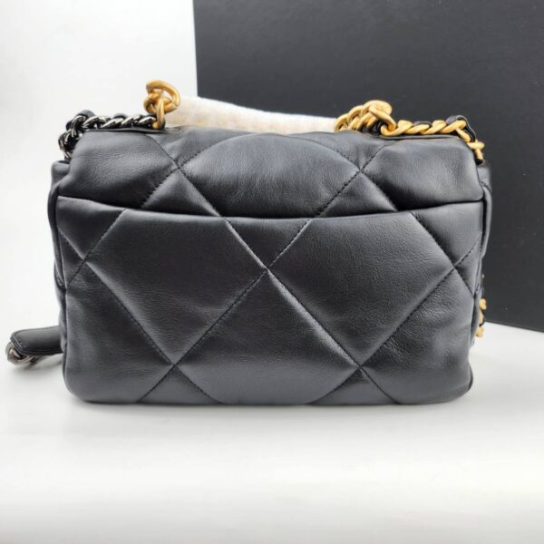 Chanel 19