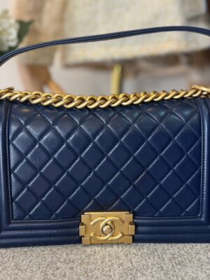 Used good condition ชาแนล boy 10” hl 24 navy blue อะไหล่ทอง