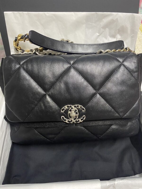 Chanel 19