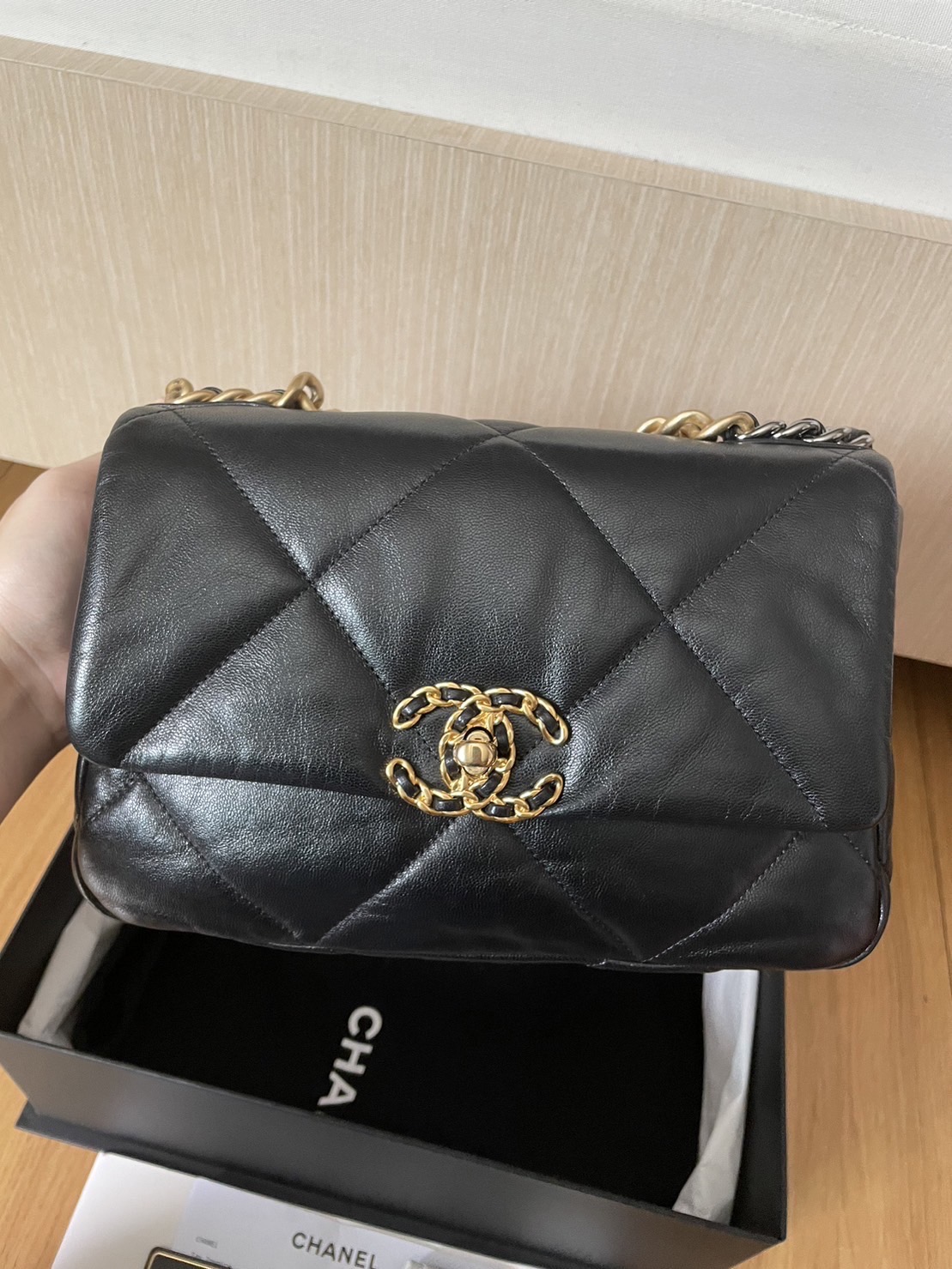 Chanel 19