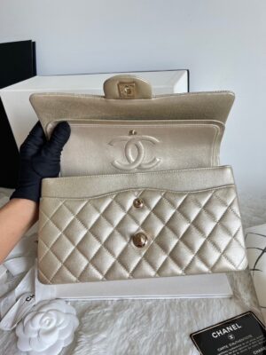 Chanel classic 10 “ Lghw holo23