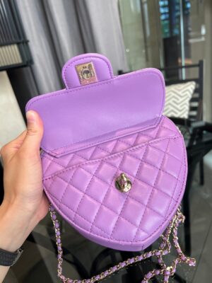 🔥Like new🔥Chanel Heart Crossbody microchip 💜
