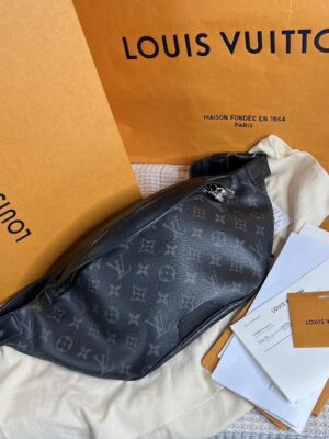 Very good condition Lv bumbag ต้นปี2021