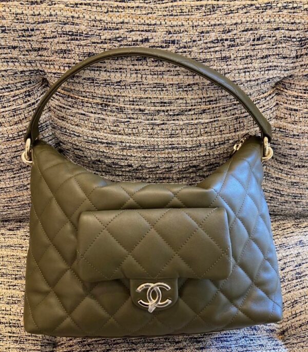 NEW!!!! CHANEL MAXI HOBO BAG Calfskin & Gold-Tone Metal Green