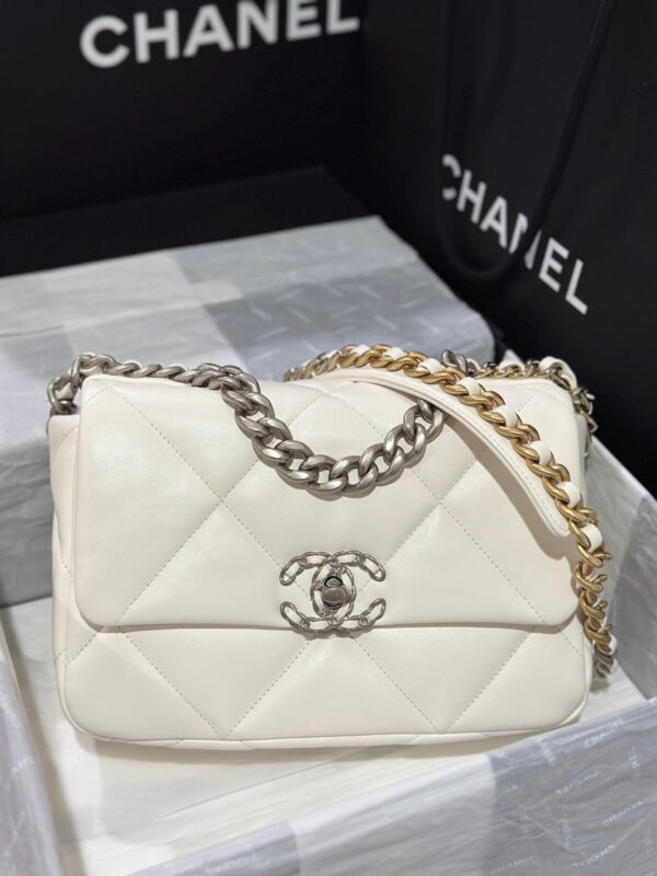 Chanel 19