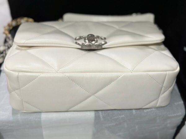 Chanel 19