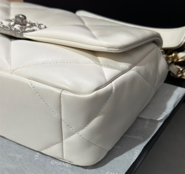 Chanel 19