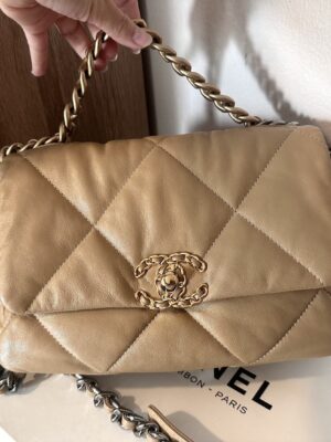 Used like new Chanel 19 sz.26 หนัง Goat สีdark beige holo29