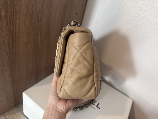 Chanel 19