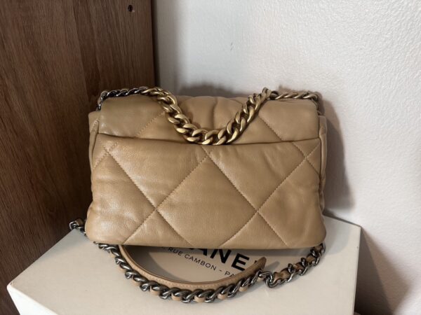 Chanel 19