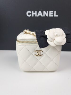 Used good conditions Chanel vanity mini holo31