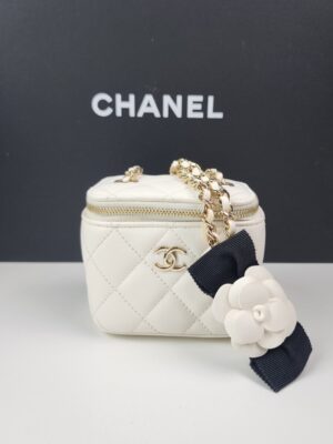 Used good conditions Chanel vanity mini holo31