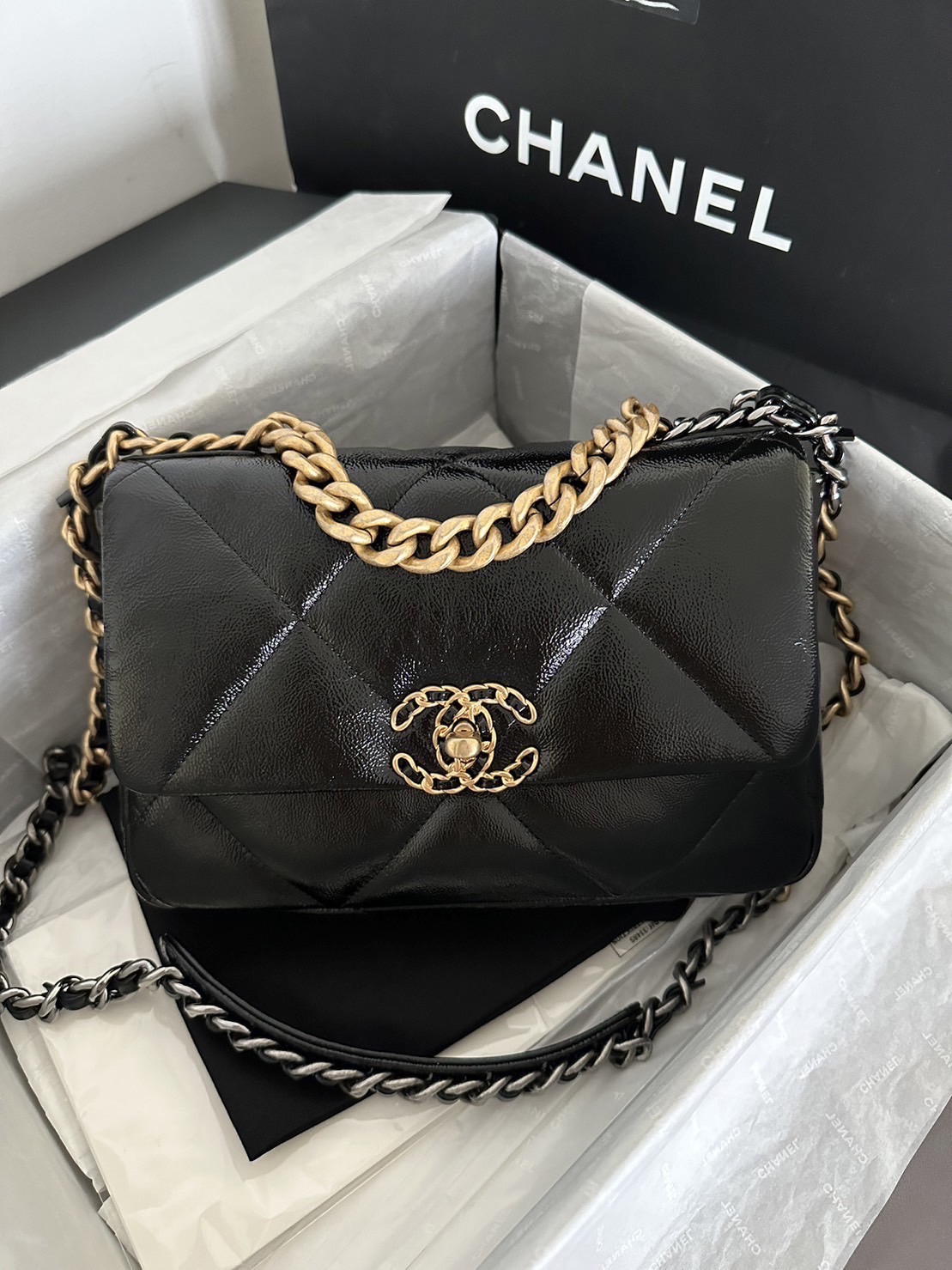 Chanel 19