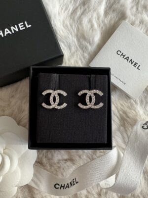 Like new Chanel earrings y.21